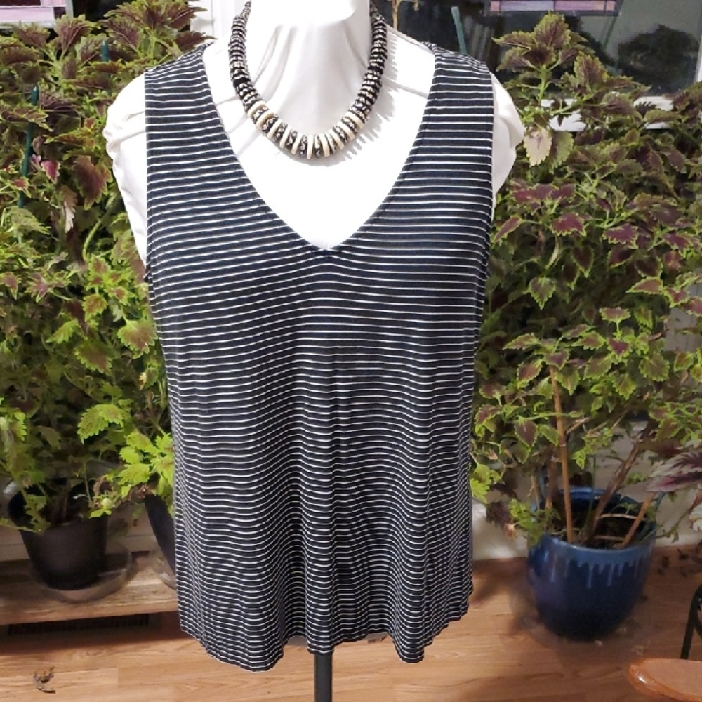 CURATED BY RUA'H KIBRIYA: XL Black/White Striped V-Neck Top EUC